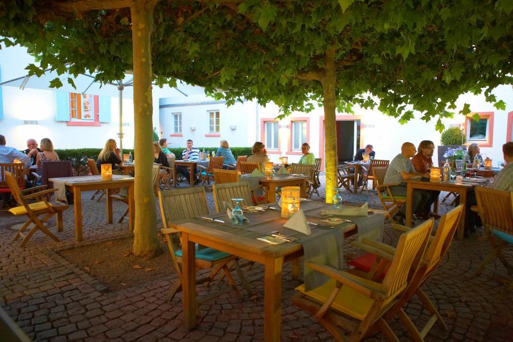 Landhotel Zum Schwanen Mit Restaurant Mona Liza Osthofen Exteriör bild